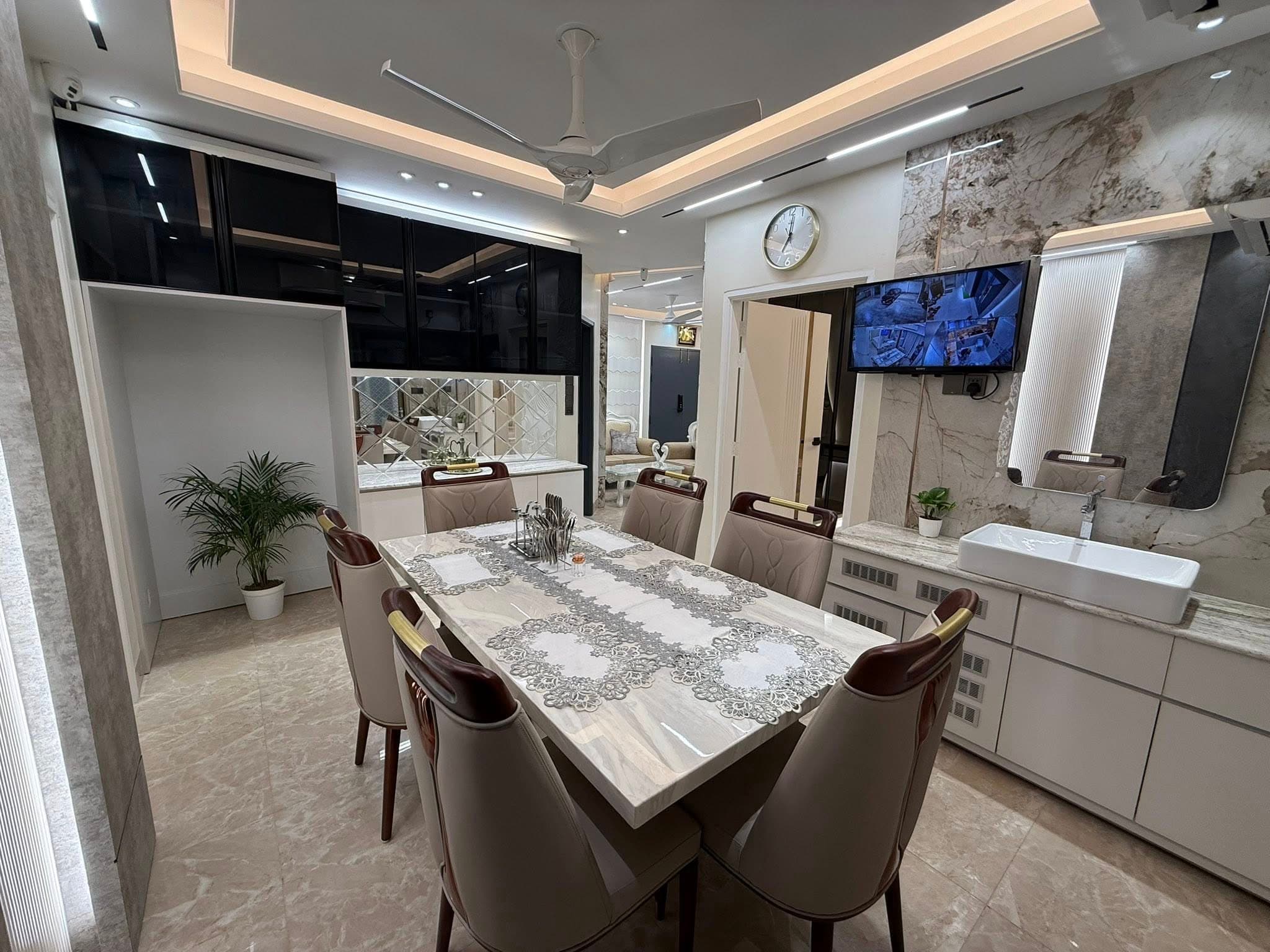 Grand Dining Experience